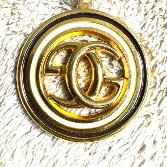 GUCCI Vintage Keyring Gold Tone Black Cream Enamel Logo Bag Charm Made In Italy - Picture 1 of 10